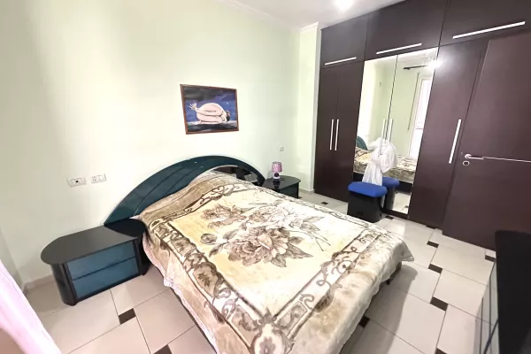 Shtepi me qera Apartament ne Tirane, 3+1, Mobilimi E mobiluar, Pagesa 500  Euro.