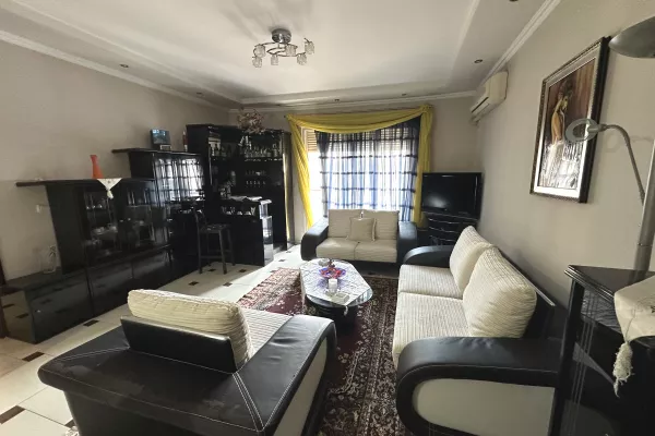 Shtepi me qera Apartament ne Tirane, 3+1, Mobilimi E mobiluar, Pagesa 500  Euro.