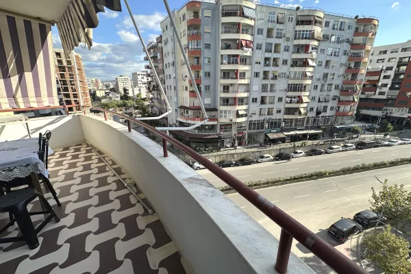 Shtepi me qera Apartament ne Tirane, 3+1, Mobilimi E mobiluar, Pagesa 500  Euro.