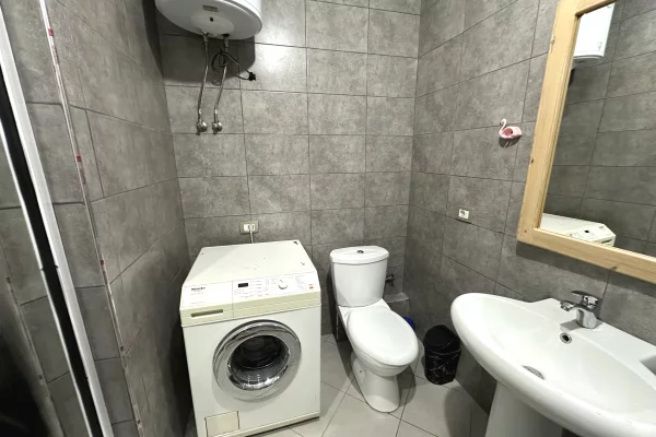 Shtepi me qera Apartament ne Tirane, 1+1, Mobilimi E mobiluar, Pagesa 40,000  Leke.