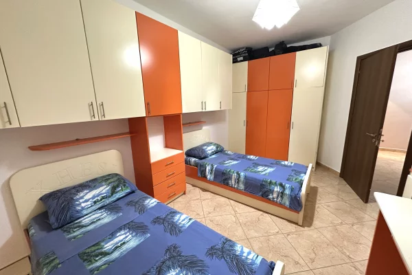 Shtepi me qera Apartament ne Tirane, 2+1, Mobilimi E mobiluar, Pagesa 50,000  Leke.