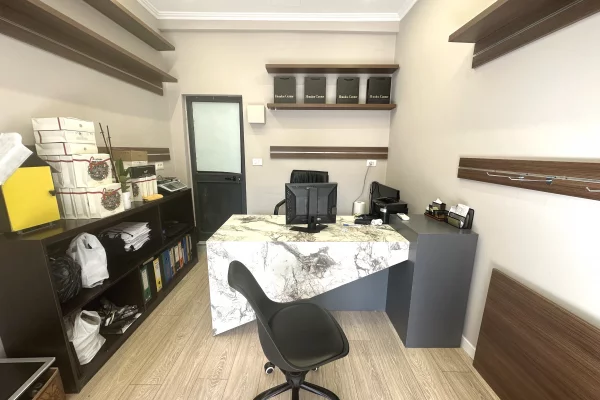 Ambient biznesi me qera 1+1 ne Tirane - 50,000 Leke