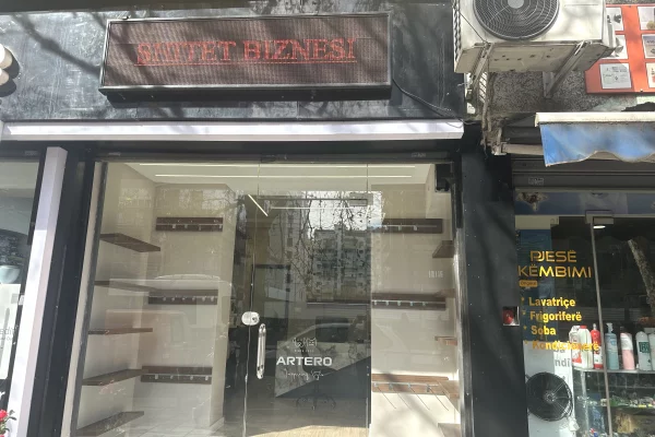 Ambient biznesi me qera 1+1 ne Tirane - 50,000 Leke