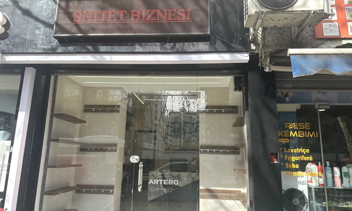 Shitet biznes Zyre ose dyqan Te rruga e Kavajes perball me kompleksin Square 21