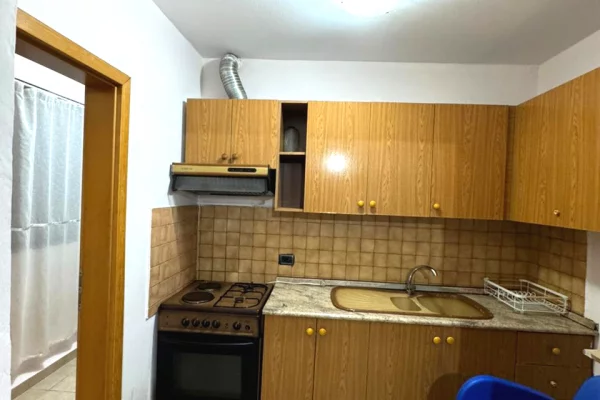 Shtepi me qera 1+1 ne Tirane - 35,000 Leke