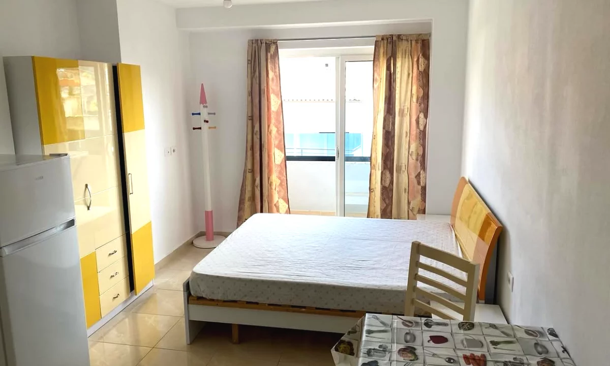 Shtepi me qera Shtepi Private ne Tirane, Garsoniere, Mobilimi E mobiluar, Pagesa 260  Euro.