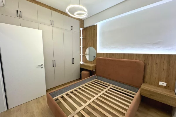 Shtepi me qera Apartament ne Tirane, 1+1, Mobilimi E mobiluar, Pagesa 50,000  Leke.