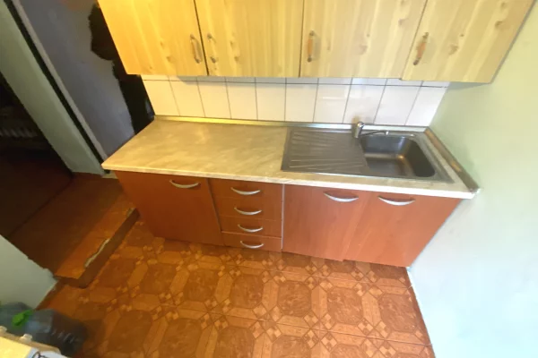 Shtepi me qera Shtepi Private ne Tirane, 1+1, Mobilimi E mobiluar, Pagesa 25,000  Leke.