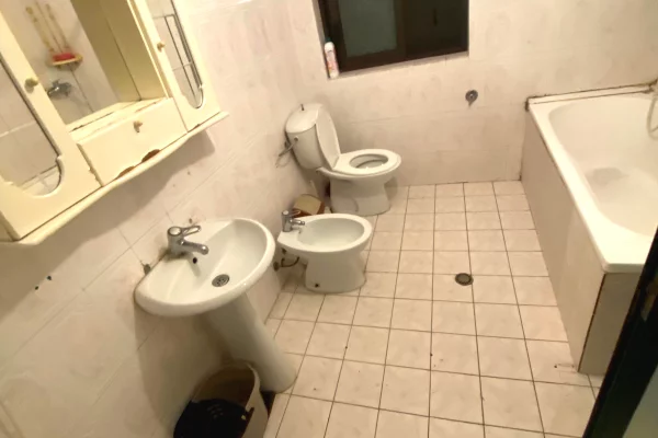 Shtepi me qera Shtepi Private ne Tirane, 1+1, Mobilimi E mobiluar, Pagesa 25,000  Leke.