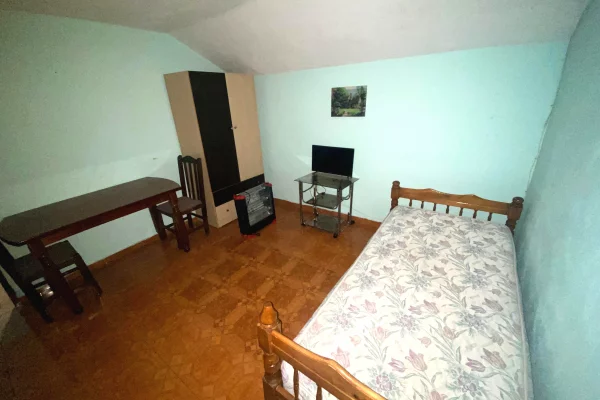 Shtepi me qera Shtepi Private ne Tirane, 1+1, Mobilimi E mobiluar, Pagesa 25,000  Leke.