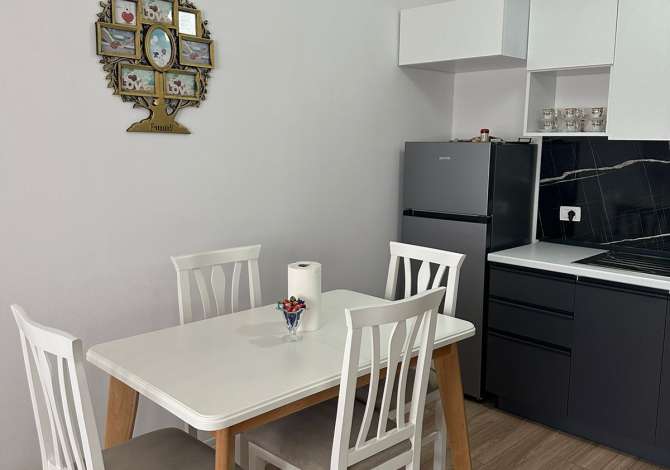 Shtepi me qera Apartament ne Tirane, 2+1, Mobilimi E mobiluar, Pagesa 450  Euro.