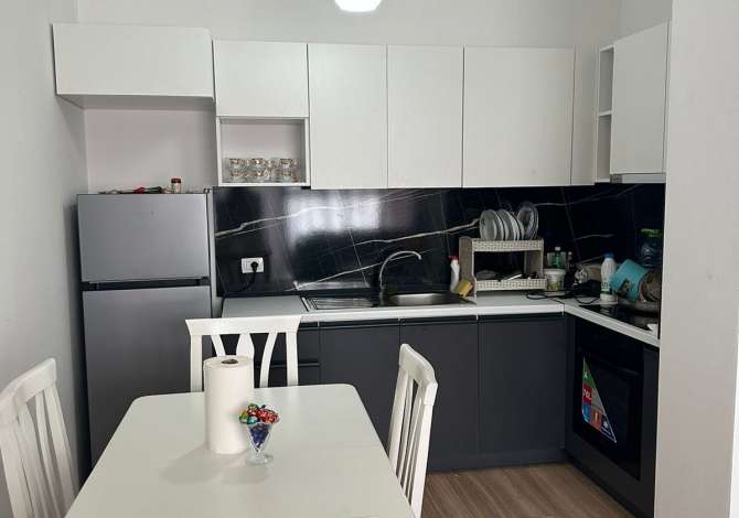 Shtepi me qera Apartament ne Tirane, 2+1, Mobilimi E mobiluar, Pagesa 450  Euro.