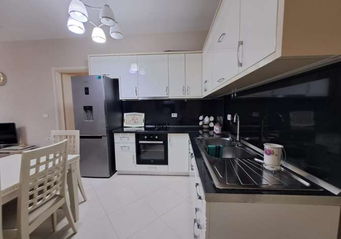 Shtepi ne shitje Apartament ne Durres, 2+1, Mobilimi E mobiluar, Pagesa 200,000  Euro.