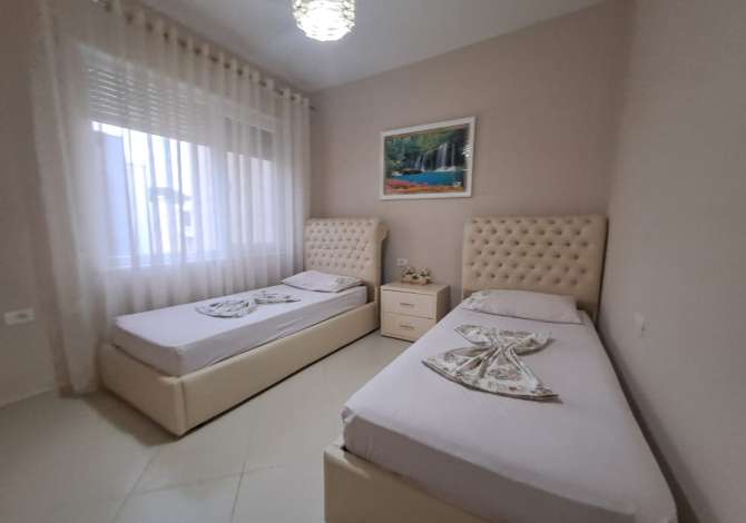 Shtepi ne shitje Apartament ne Durres, 2+1, Mobilimi E mobiluar, Pagesa 200,000  Euro.