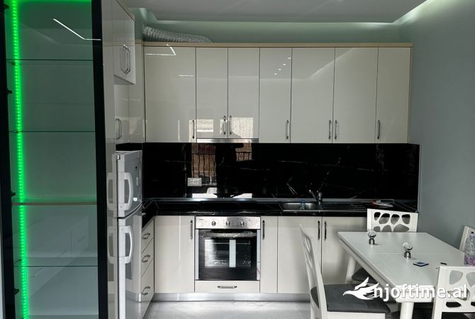 Shtepi me qera Apartament ne Tirane, 1+1, Mobilimi E mobiluar, Pagesa 500  Euro.