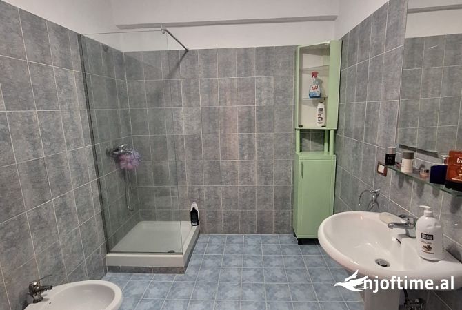 Shtepi me qera Apartament ne Tirane, 2+1, Mobilimi E mobiluar, Pagesa 700  Euro.