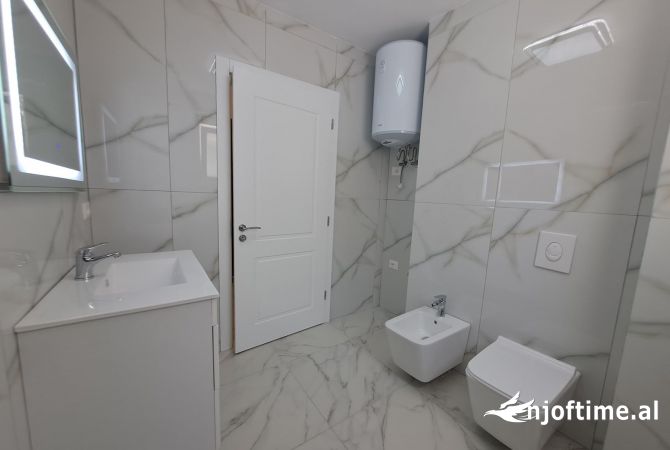Shtepi ne shitje Apartament ne Tirane, 1+1, Mobilimi Bosh, pa mobiluar, Pagesa 130,000  Euro.