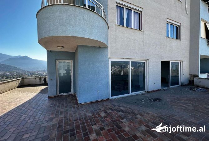 Shtepi ne shitje Apartament ne Elbasan, 3+1, Mobilimi Bosh, pa mobiluar, Pagesa 210,000  Euro.