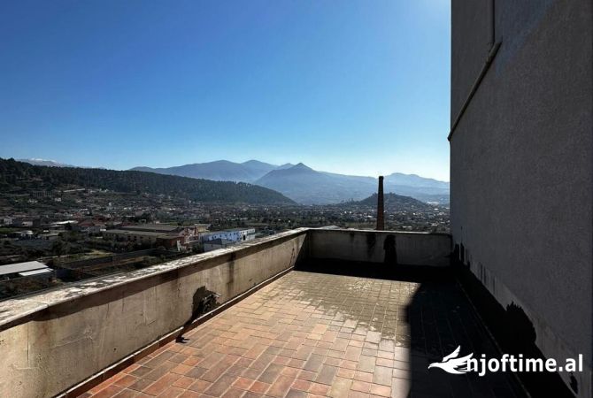 Shtepi ne shitje Apartament ne Elbasan, 3+1, Mobilimi Bosh, pa mobiluar, Pagesa 210,000  Euro.