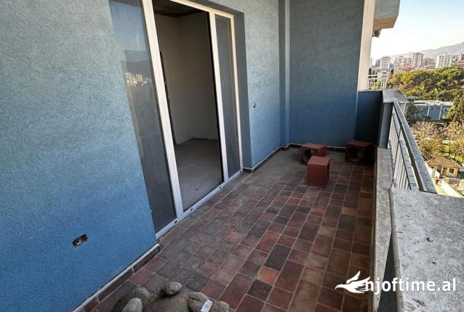 Shtepi ne shitje Apartament ne Elbasan, 3+1, Mobilimi Bosh, pa mobiluar, Pagesa 210,000  Euro.