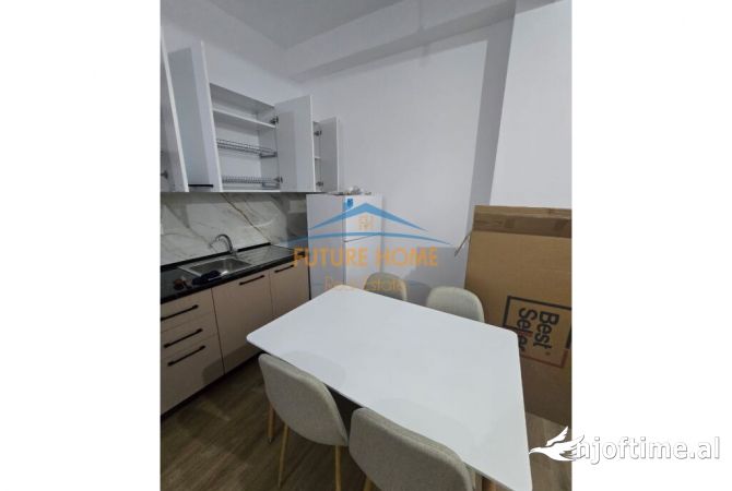 Shtepi me qera Apartament ne Tirane, 1+1, Mobilimi Pjeserisht e mobiluar, Pagesa 400  Euro.