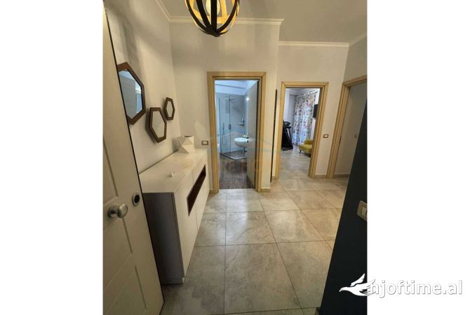 Shtepi me qera Apartament ne Tirane, 2+1, Mobilimi E mobiluar, Pagesa 650  Euro.