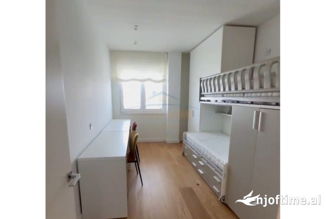 Shtepi me qera Apartament ne Tirane, 3+1, Mobilimi E mobiluar, Pagesa 2,500  Euro.