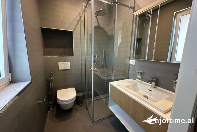 Shtepi me qera Apartament ne Tirane, 3+1, Mobilimi E mobiluar, Pagesa 2,500  Euro.