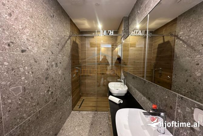 Shtepi me qera Apartament ne Tirane, 3+1, Mobilimi E mobiluar, Pagesa 2,500  Euro.