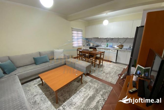 Shtepi ne shitje Shtepi Private ne Tirane, 5+1, Mobilimi E mobiluar, Pagesa 250,000  Euro.