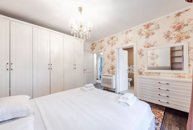 Shtepi me qera Apartament ne Tirane, 2+1, Mobilimi E mobiluar, Pagesa 1,000  Euro.