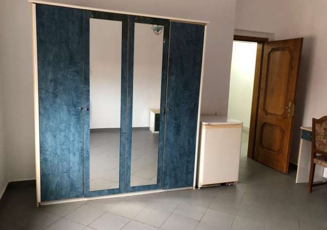 Shtepi me qera Apartament ne Tirane, 2+1, Mobilimi E mobiluar, Pagesa 400  Euro.