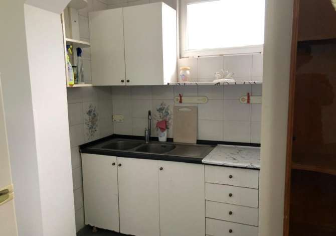 Shtepi me qera Apartament ne Tirane, 2+1, Mobilimi E mobiluar, Pagesa 400  Euro.