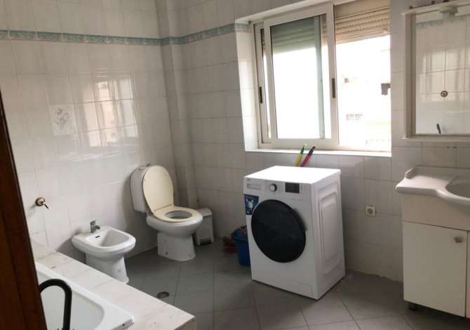 Shtepi me qera Apartament ne Tirane, 2+1, Mobilimi E mobiluar, Pagesa 400  Euro.