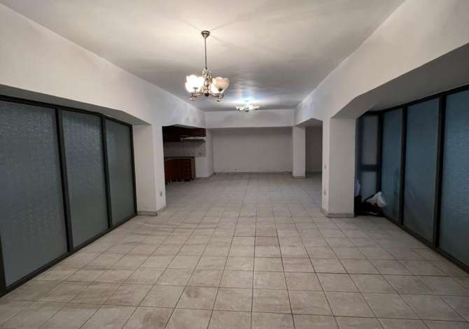 Shitet njesi biznesi dupleks buze rruge te Selvia