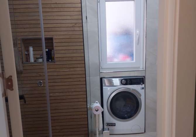 Jepet me qera 3+1 +2 tualete te rinovuara +2 ballkone tek Selvia rruga e Dibres. 