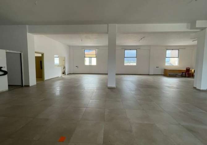 Ambient biznesi me qera 4+1 ne Tirane - 1,200 Euro