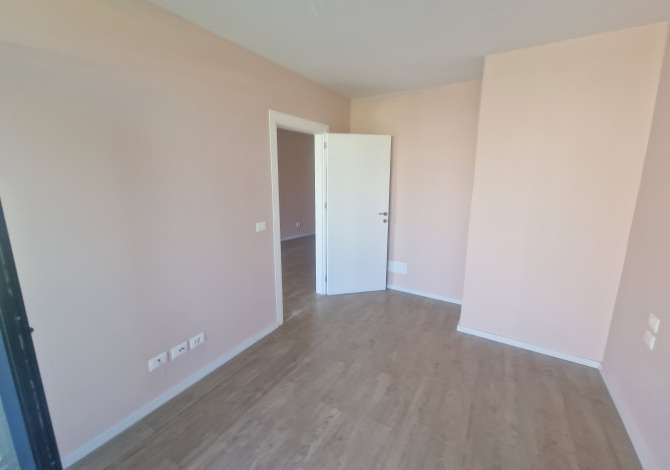 Jepet me qera ambjent per zyra te Lake view