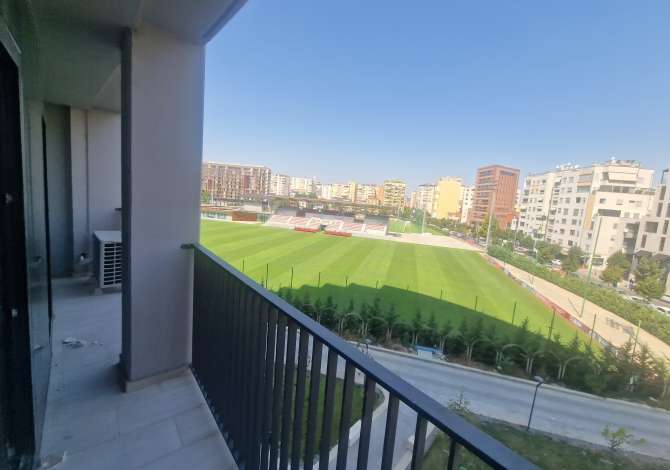 Jepet me qera ambjent per zyra te Lake view