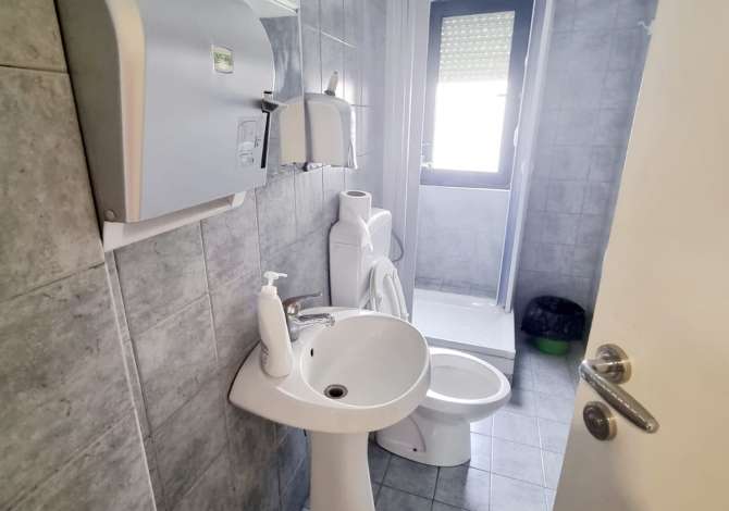 Ambient biznesi me qera 3+1 ne Tirane - 1,000 Euro