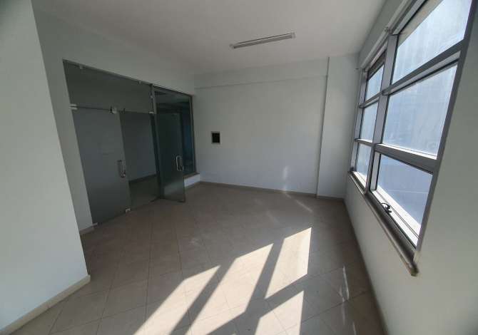 Ambient biznesi me qera 3+1 ne Tirane - 400 Euro