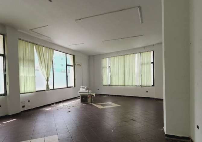 Zyre me qera te Komuna Parisit 2400 euro 