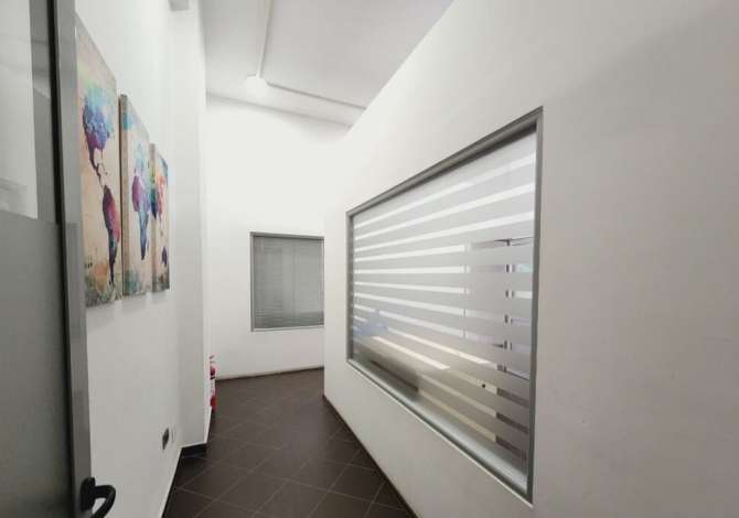 Zyre me qera te Komuna Parisit 2400 euro 