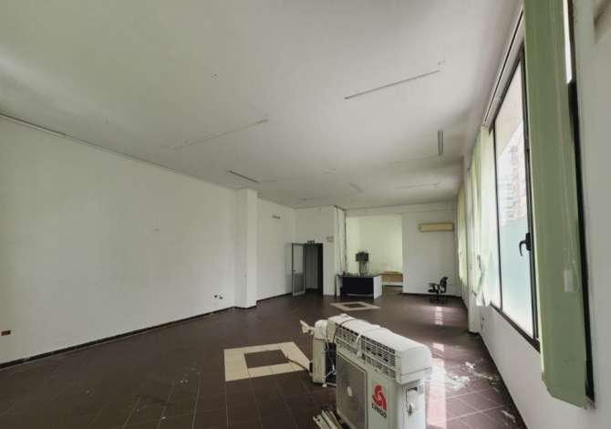 Zyre me qera te Komuna Parisit 2400 euro 