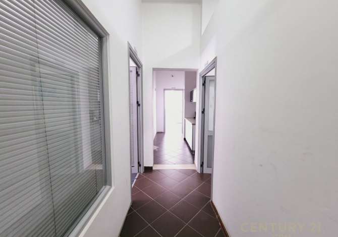 Zyre me qera te Komuna Parisit 2400 euro 