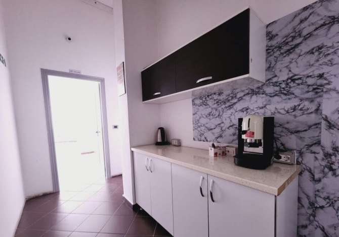 Zyre me qera te Komuna Parisit 2400 euro 