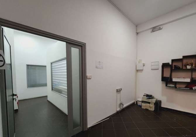 Zyre me qera te Komuna Parisit 2400 euro 