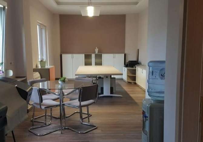 Ambient biznesi me qera 3+1 ne Tirane - 500 Euro