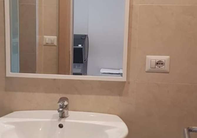 Qender, Rr. E Bogdaneve Ofrojme Zyre me qera e organizuar ne 2 ambiente te vecuara