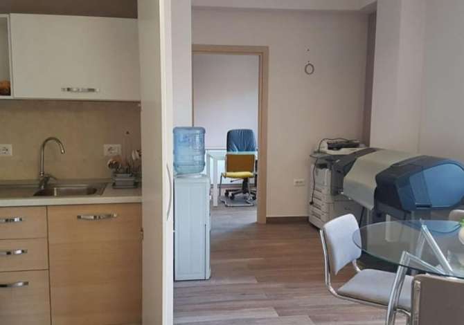 Qender, Rr. E Bogdaneve Ofrojme Zyre me qera e organizuar ne 2 ambiente te vecuara